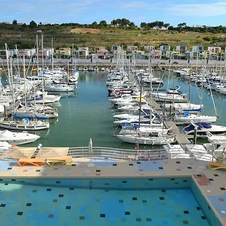 Marina De Village Apartment